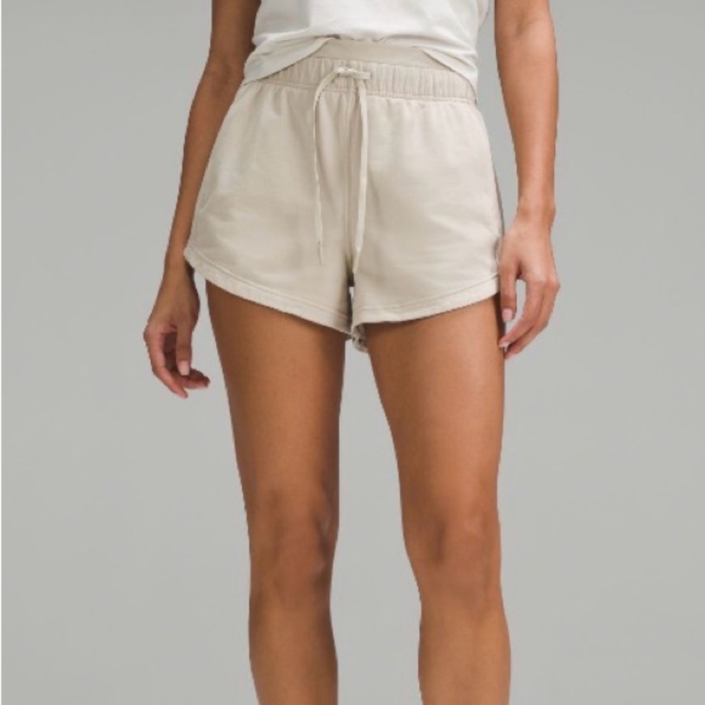 Lululemon inner glow shorts